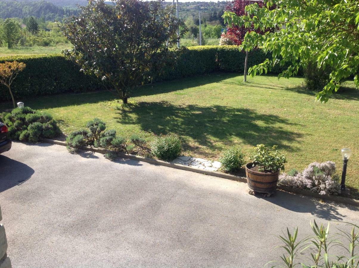 Au Mas Des Graviers Bed & Breakfast Salavas Exterior photo