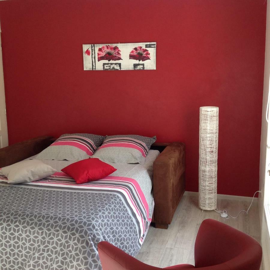 Au Mas Des Graviers Bed & Breakfast Salavas Exterior photo